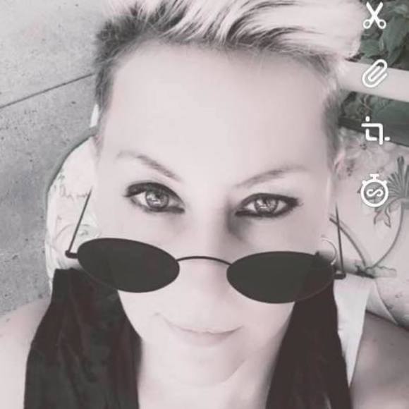 Meet your Posher, Alisa - Picture 1 of 1